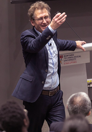 Prof Ben Feringa delivering his Nobel Public Lecture