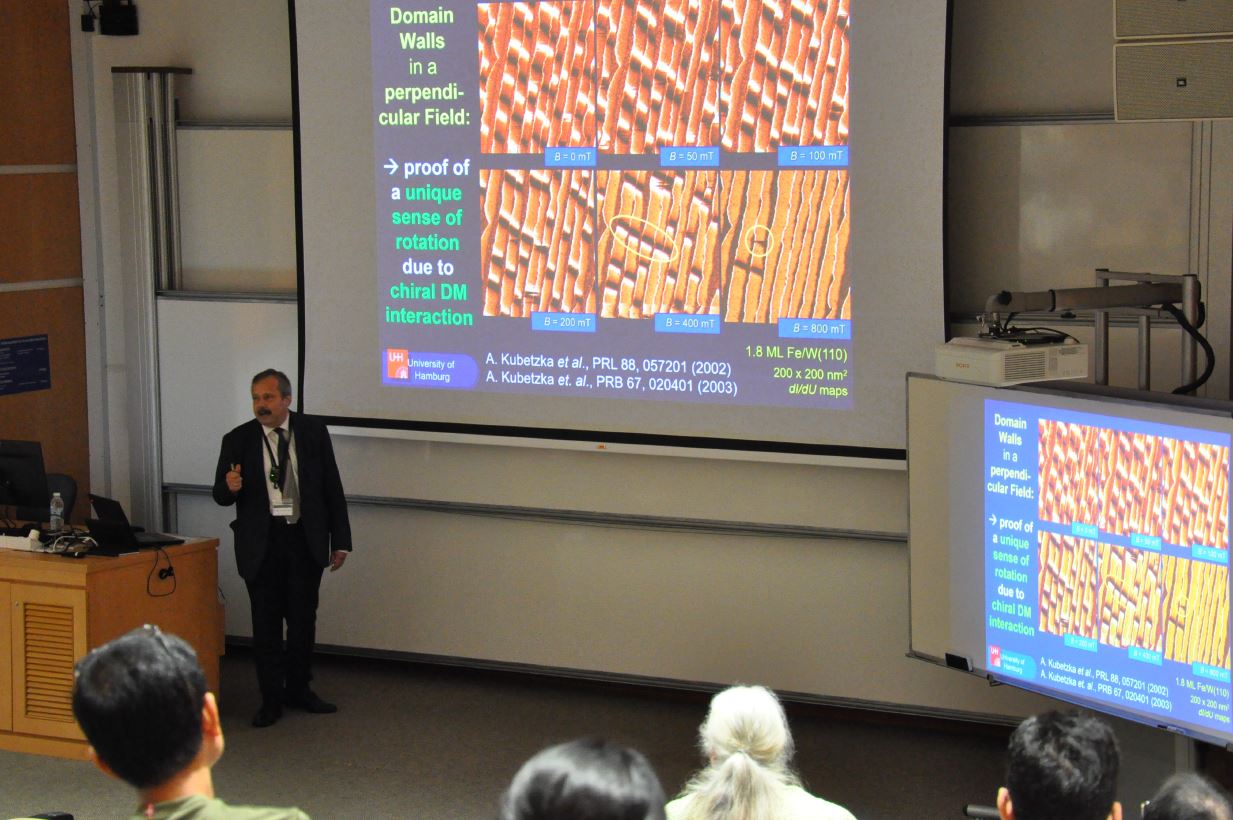 Prof Roland Wiesendanger (Hamburg) delivering an outstanding IAS@NTU plenary lecture.