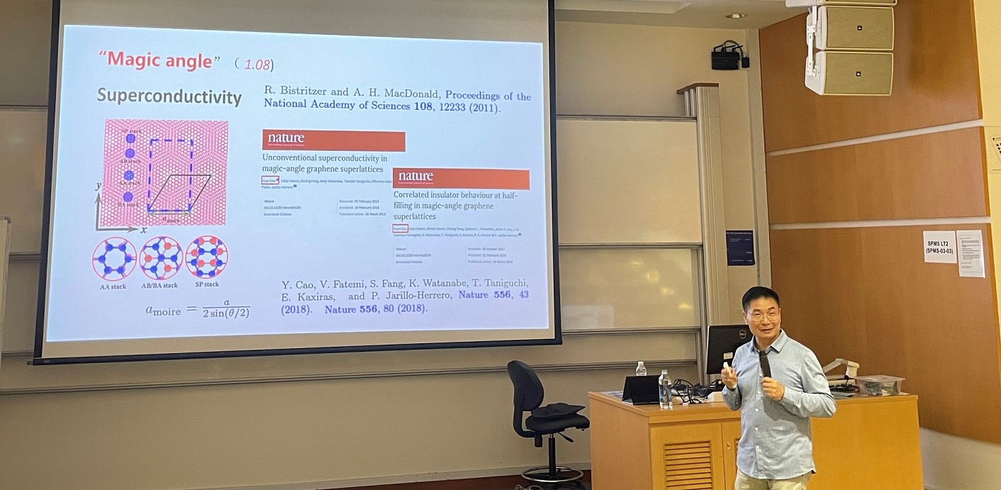 Prof Li Baowen presenting at IAS-SPMS Seminar