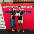 25 Prize-presentation to the top runners