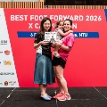 26 Prize-presentation to the top runners