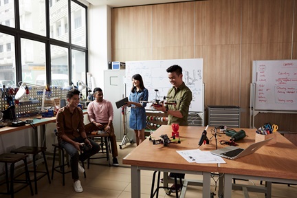 A group of students in a makerspace