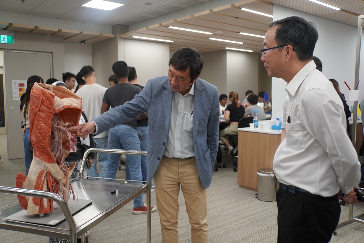 LKCMedicine hosts NHG Chairman 2022