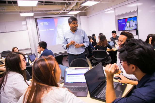 2018_-prof-damien-in-class-(2)_jpg