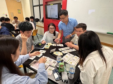 A/P Yang Peidong engaging with students during the workshop